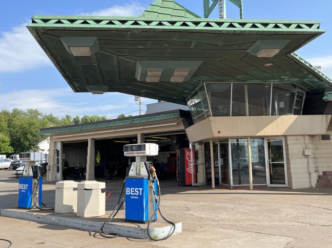 FLW gas station